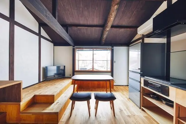 Ev (Second Floor)