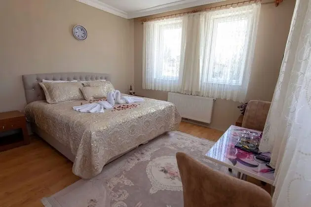 Honeymoon Tek Büyük Yataklı Oda