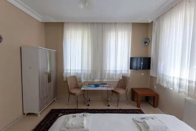 Traditional Tek Büyük Yataklı Oda