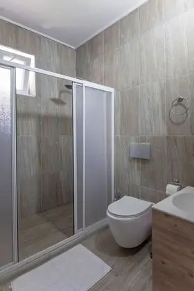 Traditional Tek Büyük Yataklı Oda