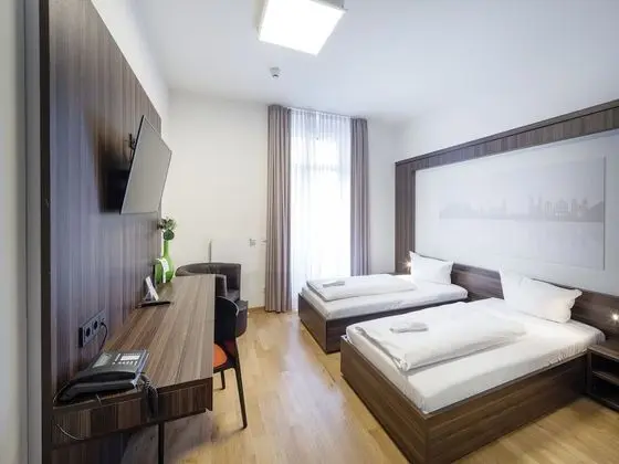 Basic Tek Büyük veya İki Ayrı Yataklı Oda, Balkon