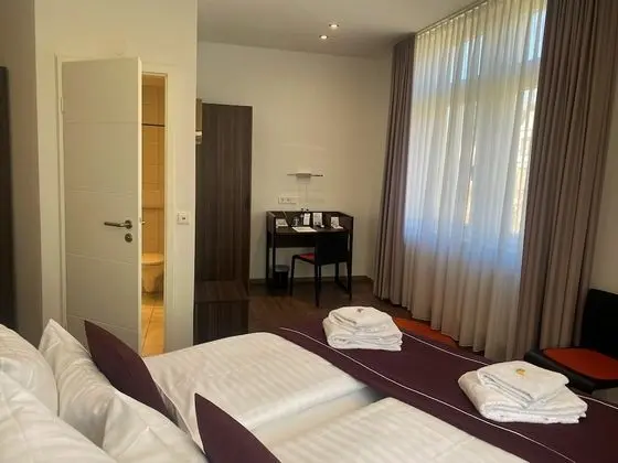 Business Tek Büyük Yataklı Oda