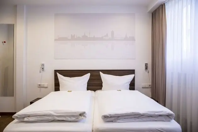 Business Tek Büyük Yataklı Oda