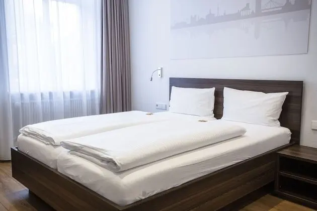 Business Tek Büyük Yataklı Oda