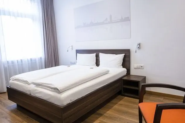 Business Tek Büyük Yataklı Oda