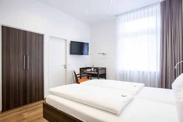 Business Tek Büyük Yataklı Oda