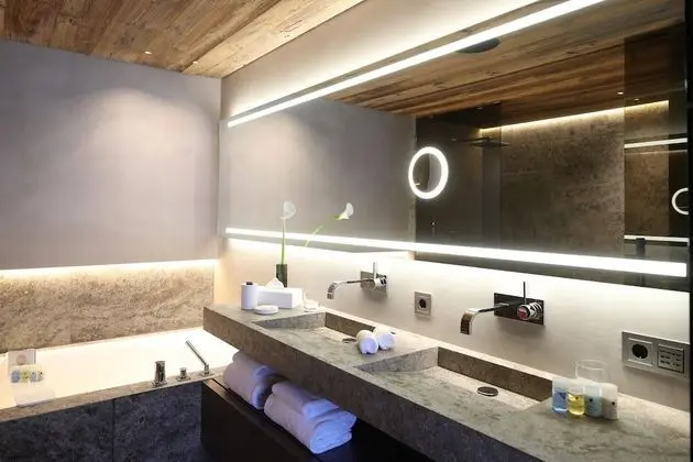 Family Suite, Balcony, Mountain View, Fireplace
