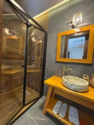 Standart Oda, Havuz ve Bahçe Manzaralı, 1. Kat