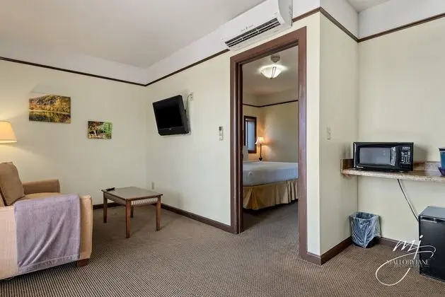 Buffalo River Balcony King Suite