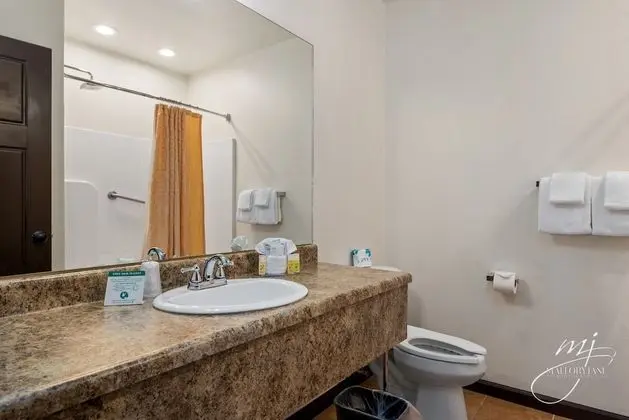 Buffalo River Balcony King Suite