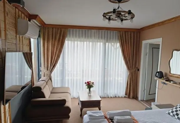 Aile Odası, Dere ve Orman Manzaralı, Balkon veya Teraslı