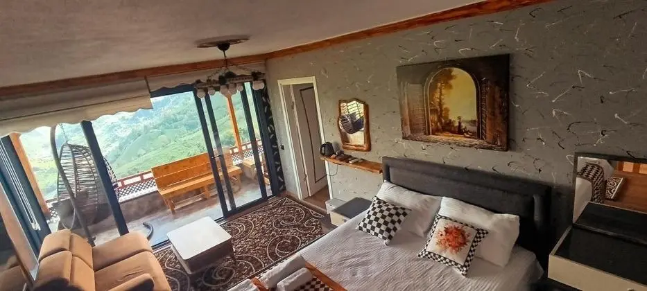 Aile Odası, Dere ve Orman Manzaralı, Balkon veya Teraslı