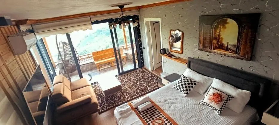 Aile Odası, Dere ve Orman Manzaralı, Balkon veya Teraslı