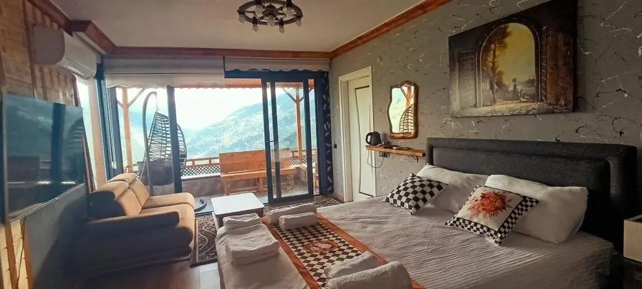 Aile Odası, Dere ve Orman Manzaralı, Balkon veya Teraslı