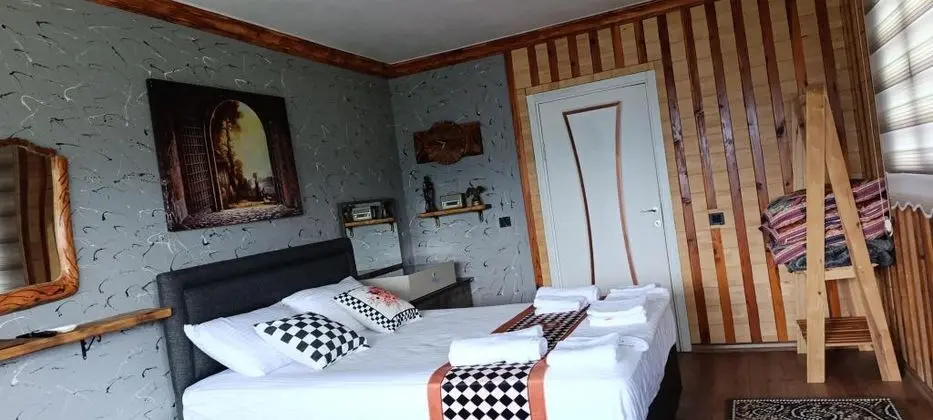 Aile Odası, Dere ve Orman Manzaralı, Balkon veya Teraslı