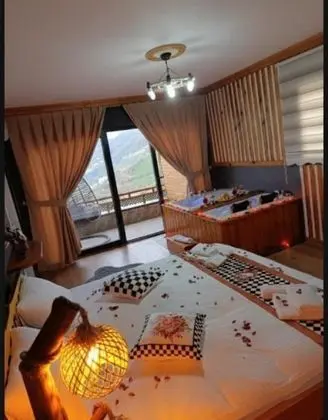 Jakuzili Balayı Odası, Dere ve Orman Manzaralı, Jakuzili ve Balkonlu