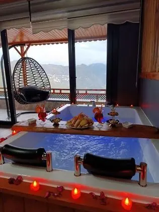 Jakuzili Balayı Odası, Dere ve Orman Manzaralı, Jakuzili ve Balkonlu