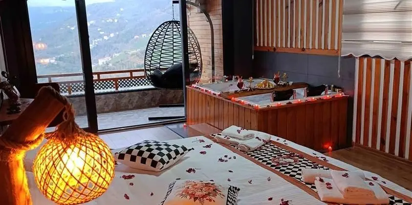 Jakuzili Balayı Odası, Dere ve Orman Manzaralı, Jakuzili ve Balkonlu