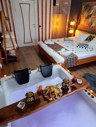 Jakuzili Balayı Odası, Dere ve Orman Manzaralı, Jakuzili ve Balkonlu