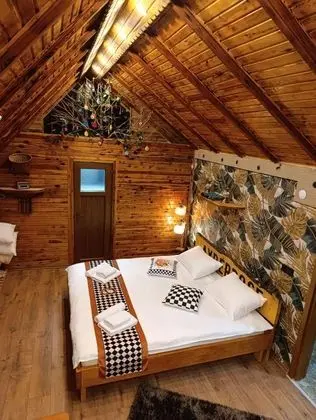Jakuzili Bungalow , Dere ve Orman Manzaralı, Jakuzili ve Balkonlu