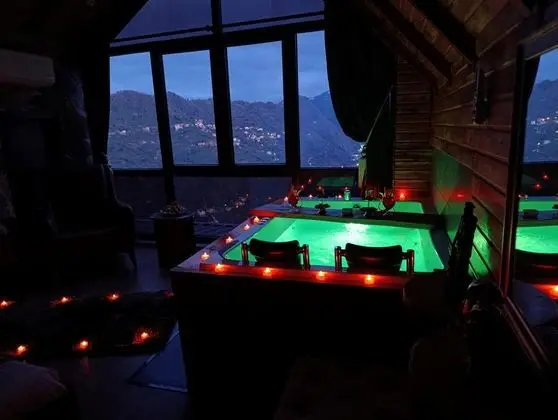 Jakuzili Bungalow , Dere ve Orman Manzaralı, Jakuzili ve Balkonlu