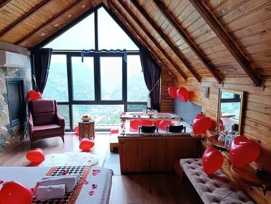 Jakuzili Bungalow , Dere ve Orman Manzaralı, Jakuzili ve Balkonlu