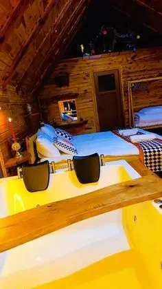 Jakuzili Bungalow , Dere ve Orman Manzaralı, Jakuzili ve Balkonlu