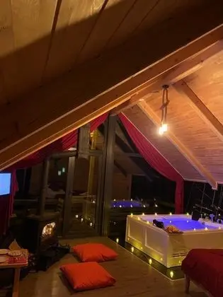 Queen Suite - Jakuzili, Dağ Manzaralı, Şömineli ve Jakuzili