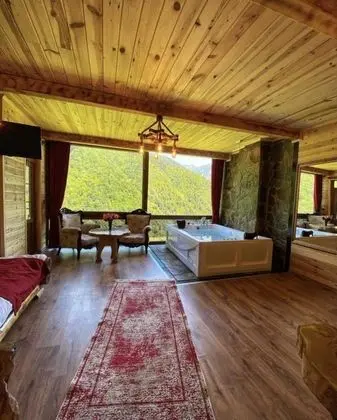 Suite, Dağ Manzaralı, Jakuzili (2 Kişilik)