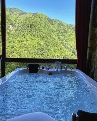 Suite, Dağ Manzaralı, Jakuzili (2 Kişilik)