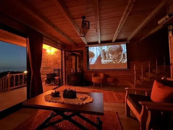 Dağ Evi 1+1, Deniz ve Dağ Manzaralı, Şömineli