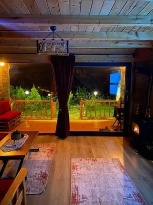 Dağ Evi 1+1, Deniz ve Dağ Manzaralı, Şömineli