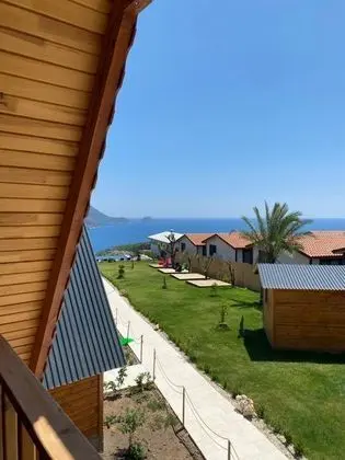 Dubles, Deniz ve Dağ Manzaralı, Jakuzili