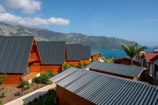 Dubles, Deniz ve Dağ Manzaralı, Jakuzili