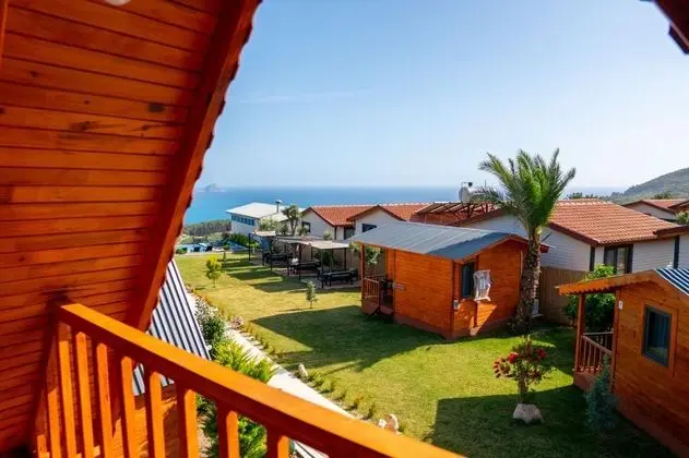 Dubles, Deniz ve Dağ Manzaralı, Jakuzili