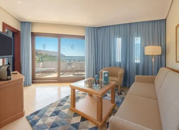 Junior Süit, Teras (2 Adults + 2 Children)