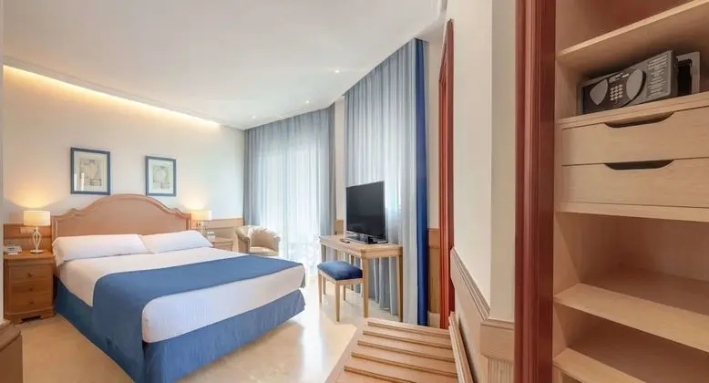 Junior Süit, Teras (2 Adults + 2 Children)