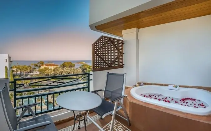 Premium Oda, Teras, Deniz Manzaralı (2 adultos + 2 niños)