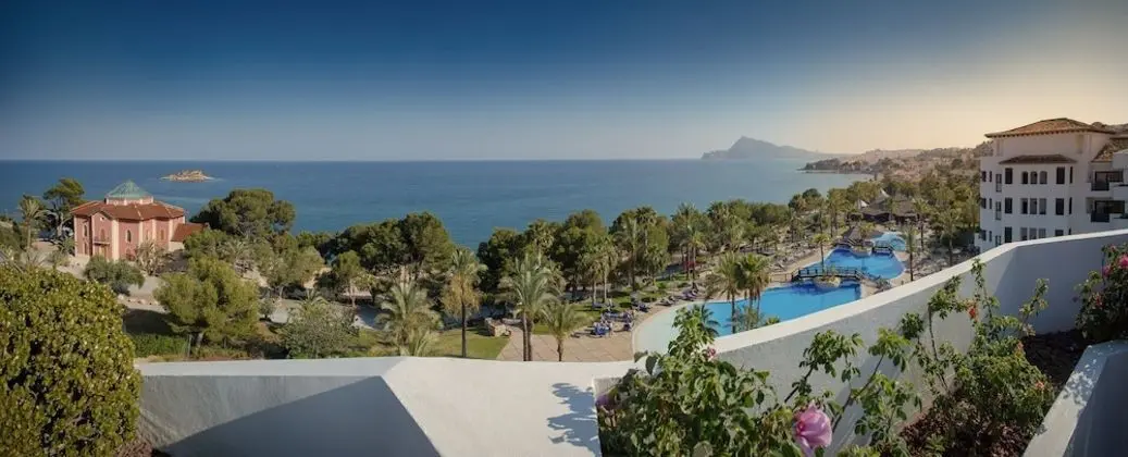 Premium Oda, Teras, Deniz Manzaralı (2 adultos + 2 niños)