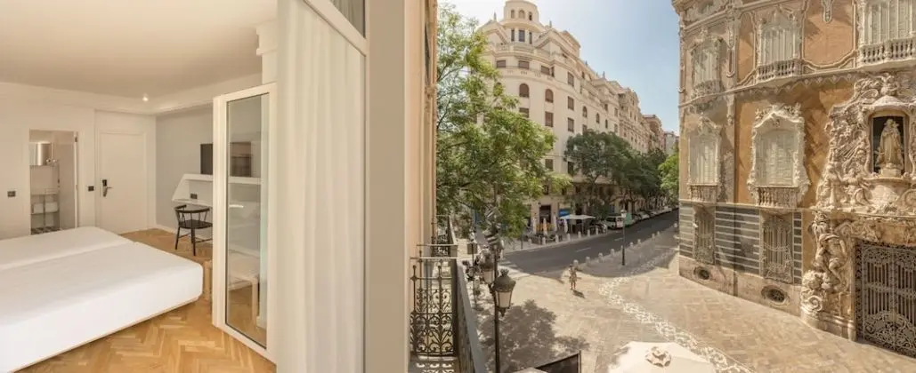 Büyük Yataklı Tek Kişilik Oda