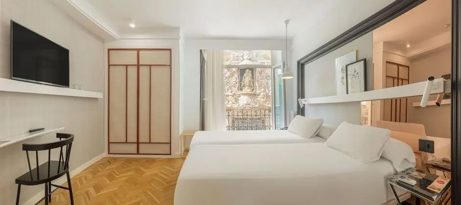 Büyük Yataklı Tek Kişilik Oda