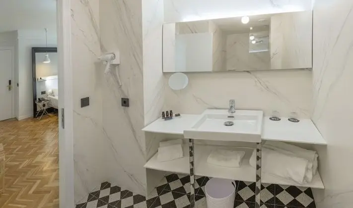Superior Büyük Yataklı Tek Kişilik Oda