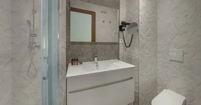 Standard Tek Büyük Yataklı Oda