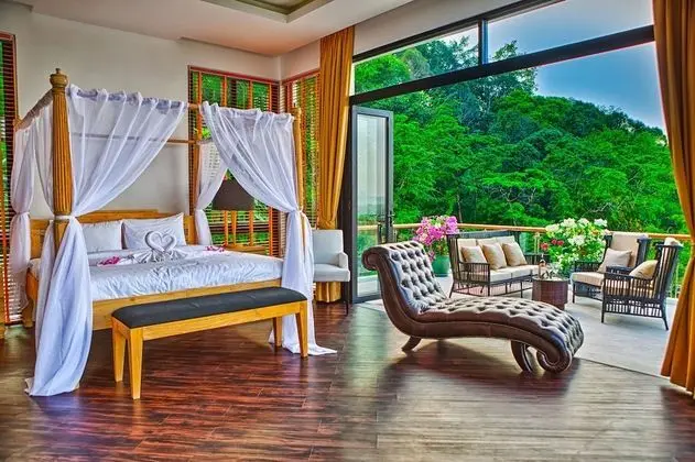 6-Bedroom Pool Villa with Sea View