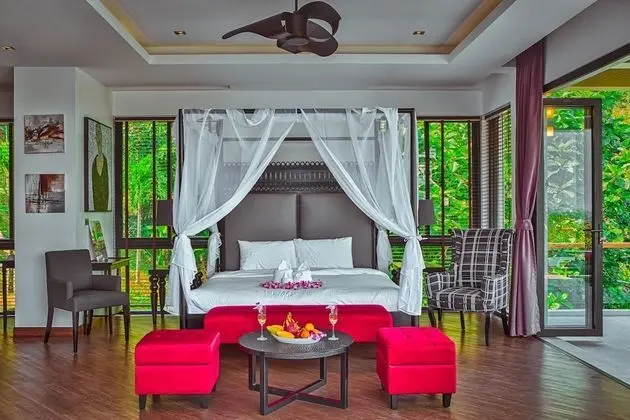 6-Bedroom Pool Villa with Sea View