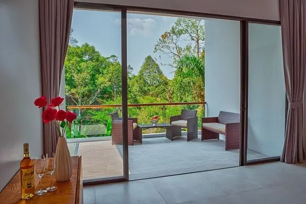 6-Bedroom Pool Villa with Sea View