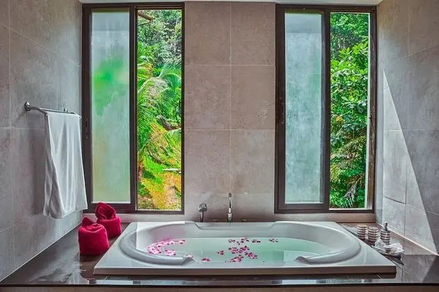 6-Bedroom Pool Villa with Sea View