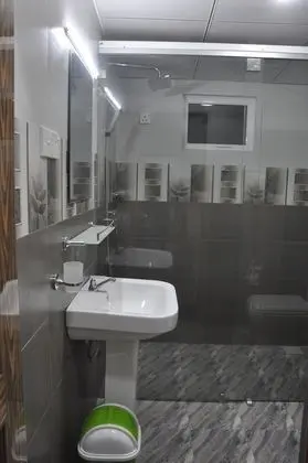 Deluxe Tek Büyük Yataklı Oda, 2 Yatak Odası, Bahçe Manzaralı