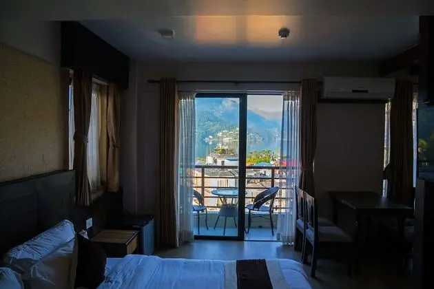 Deluxe Tek Büyük Yataklı Oda