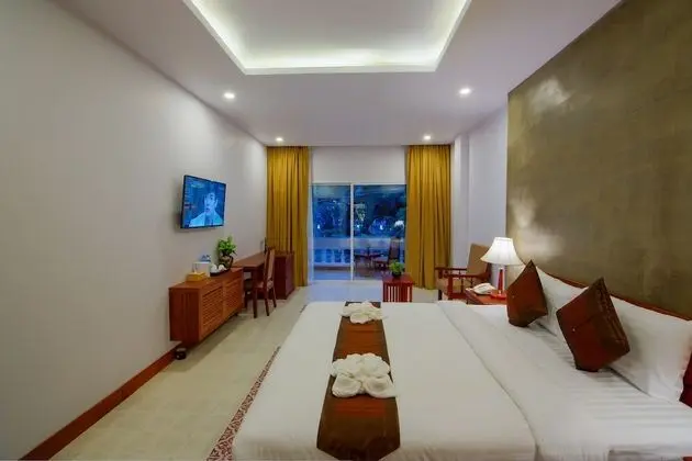Deluxe Tek Büyük Yataklı Oda, Balkon, Şehir Manzaralı